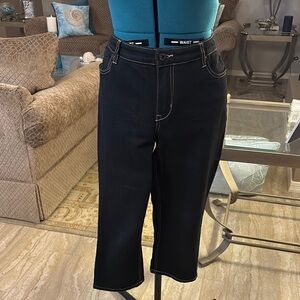 🔥 Closet Clear Out 🔥 Chico’s Platinum Women's Black Jean Capri’s